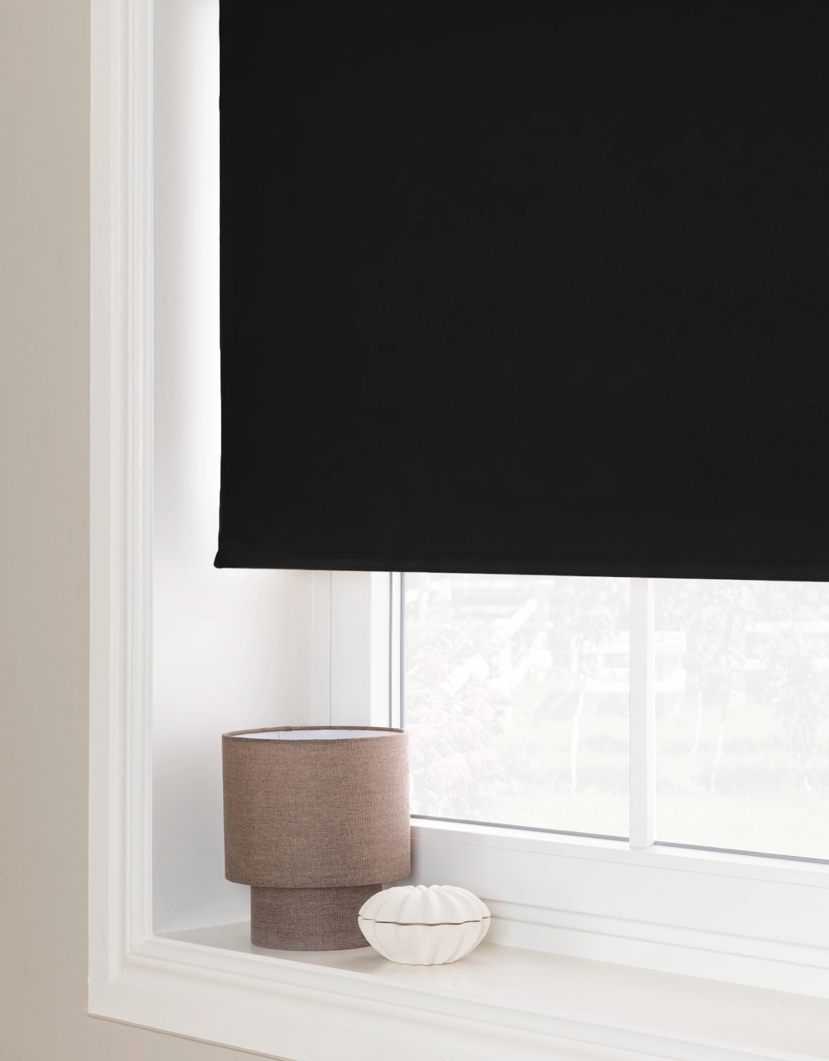 mörkläggande-svart-rullgardin-stone