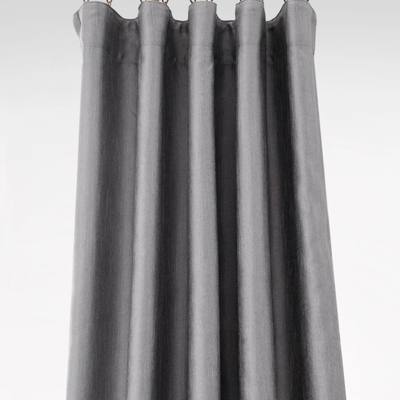 Grå gardin med viss struktur och glans