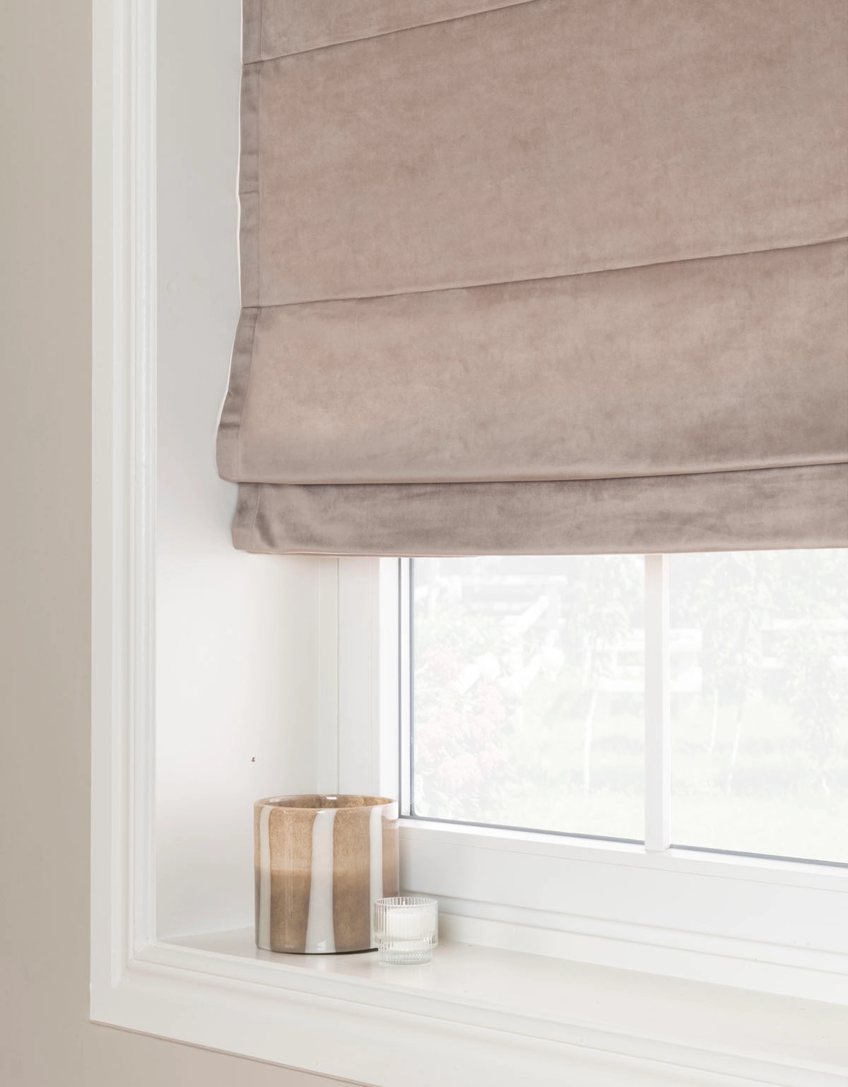 Beige hissgardin i sammet