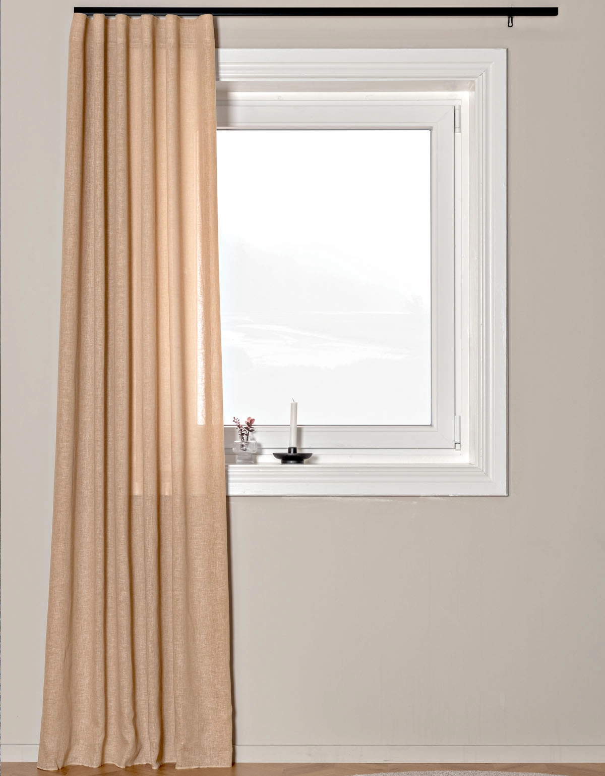 Nougatfärgad, skir gardin