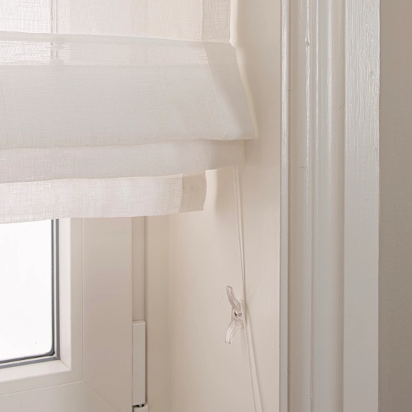 Avskärmande vit hissgardin