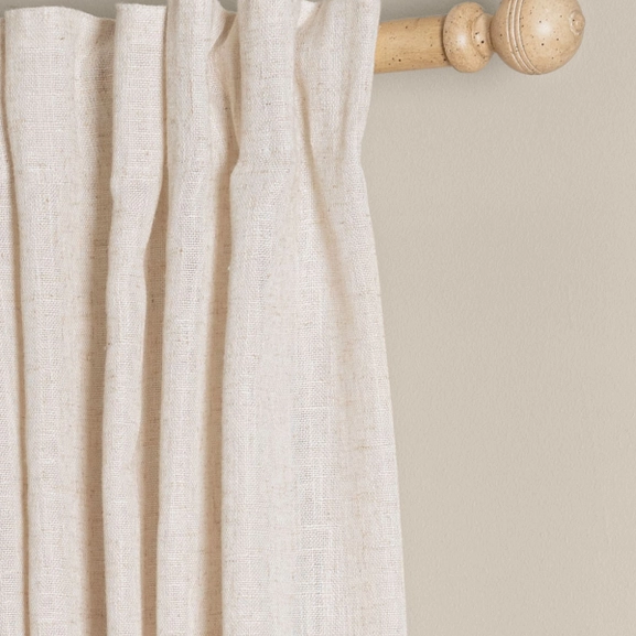 Ändknopp i ljust trä i rund form