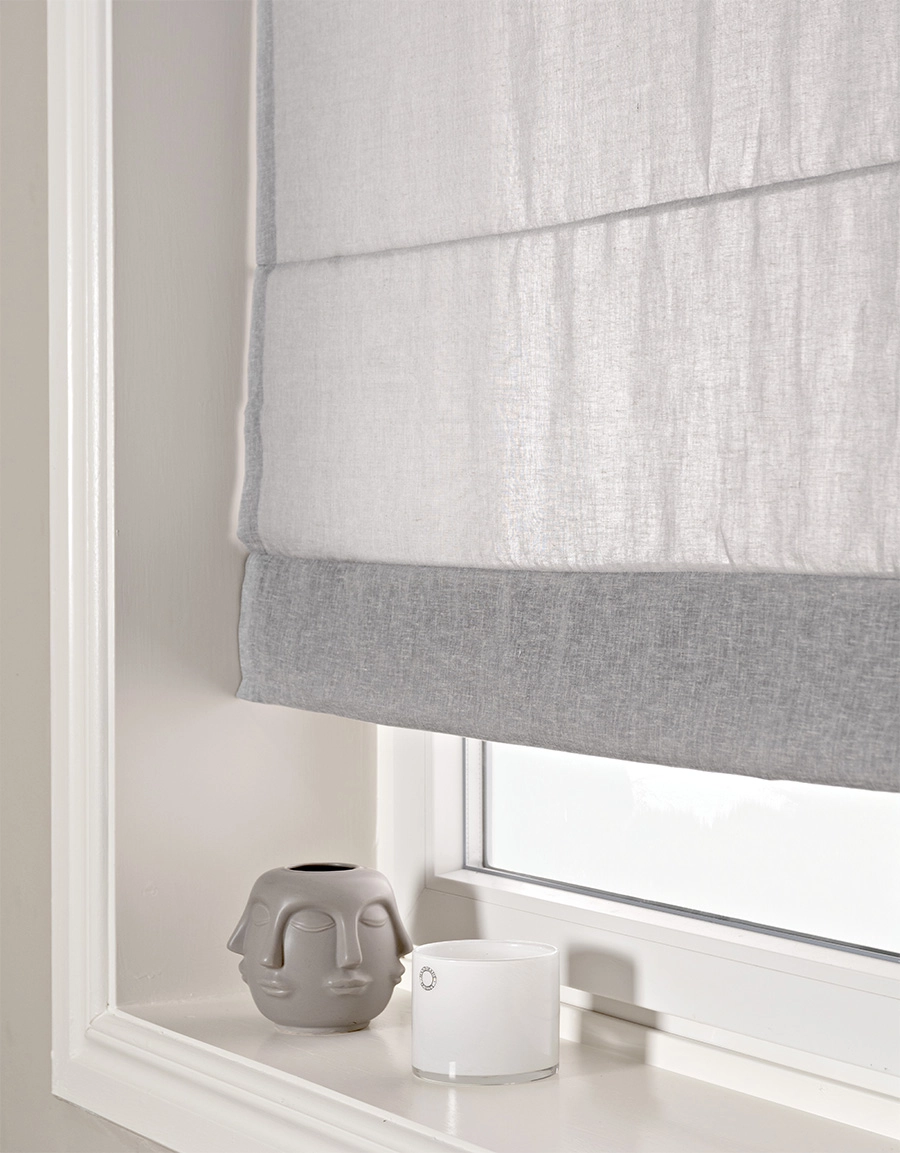 Grå hissgardin Saga