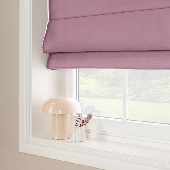 Lila mörkläggande hissgardin