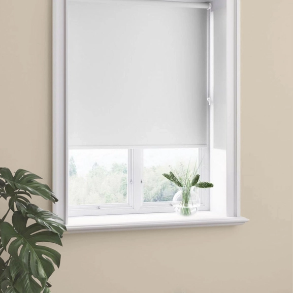 Mörkläggande rullgardin vit från Hasta