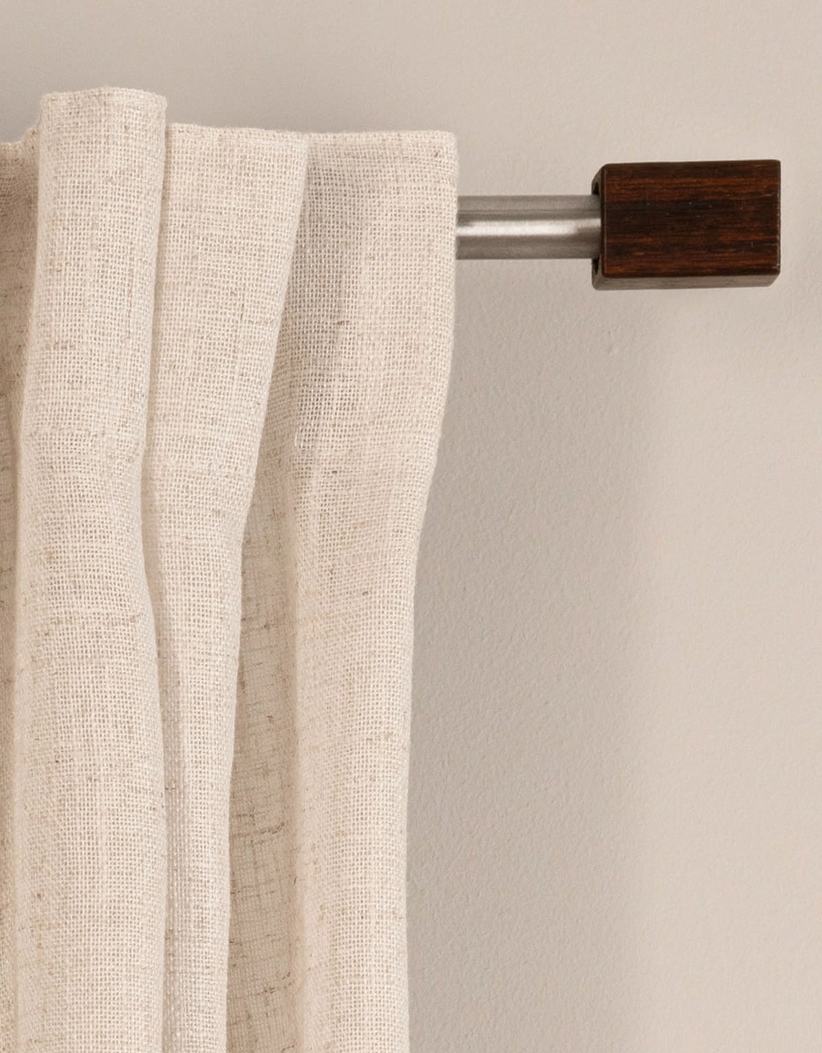 Ändknopp i kaffefärgat trä