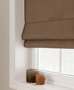 Mörkläggande brun hissgardin