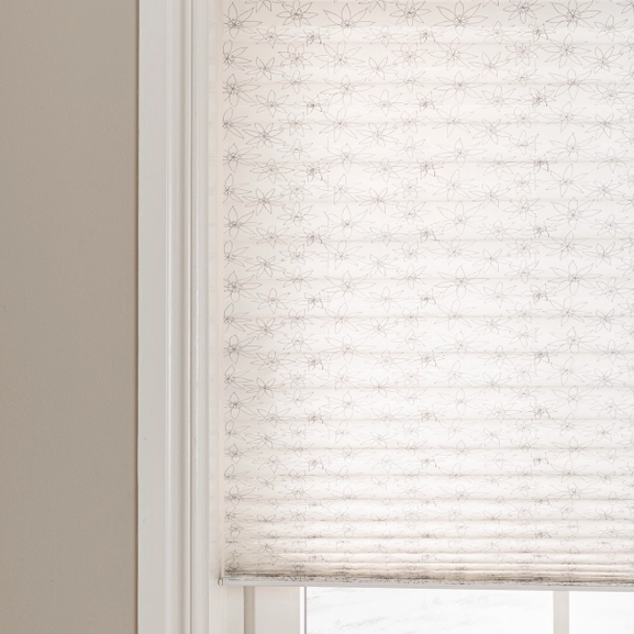 Blommig, avskärmande plisségardin