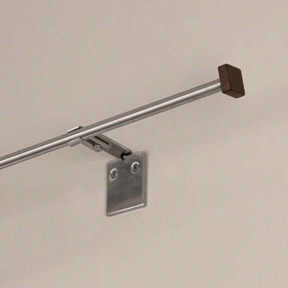 Nätt ändknopp i kaffefärgat trä