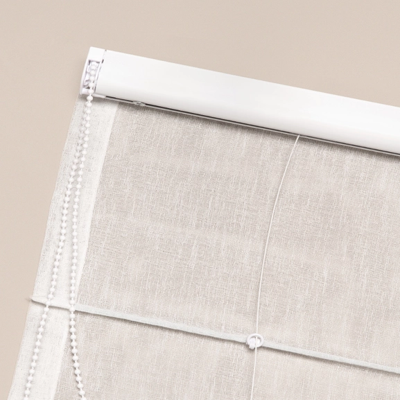 Baksidan på hissgardin med kulkedja i tyg Malva, vit