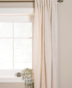 Gardinstång i klassisk stil med snirklig ändknopp