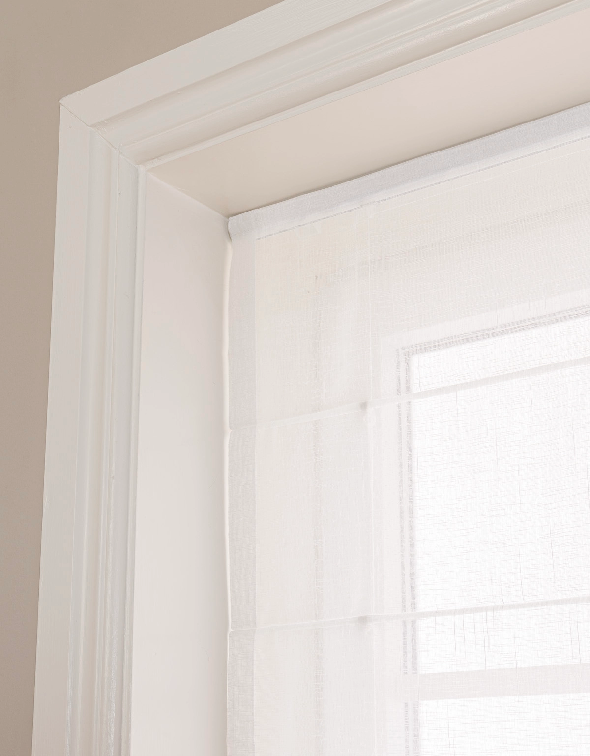 Avskärmande vit hissgardin