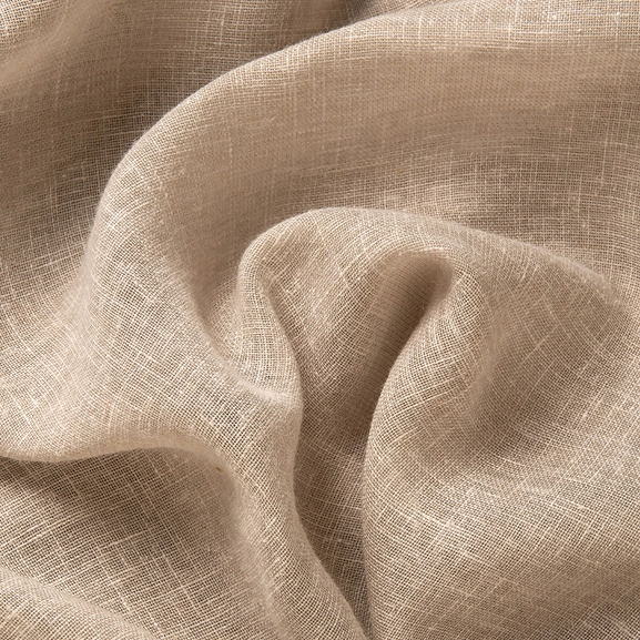 Närbild på tyget av Malva gardin i beige.