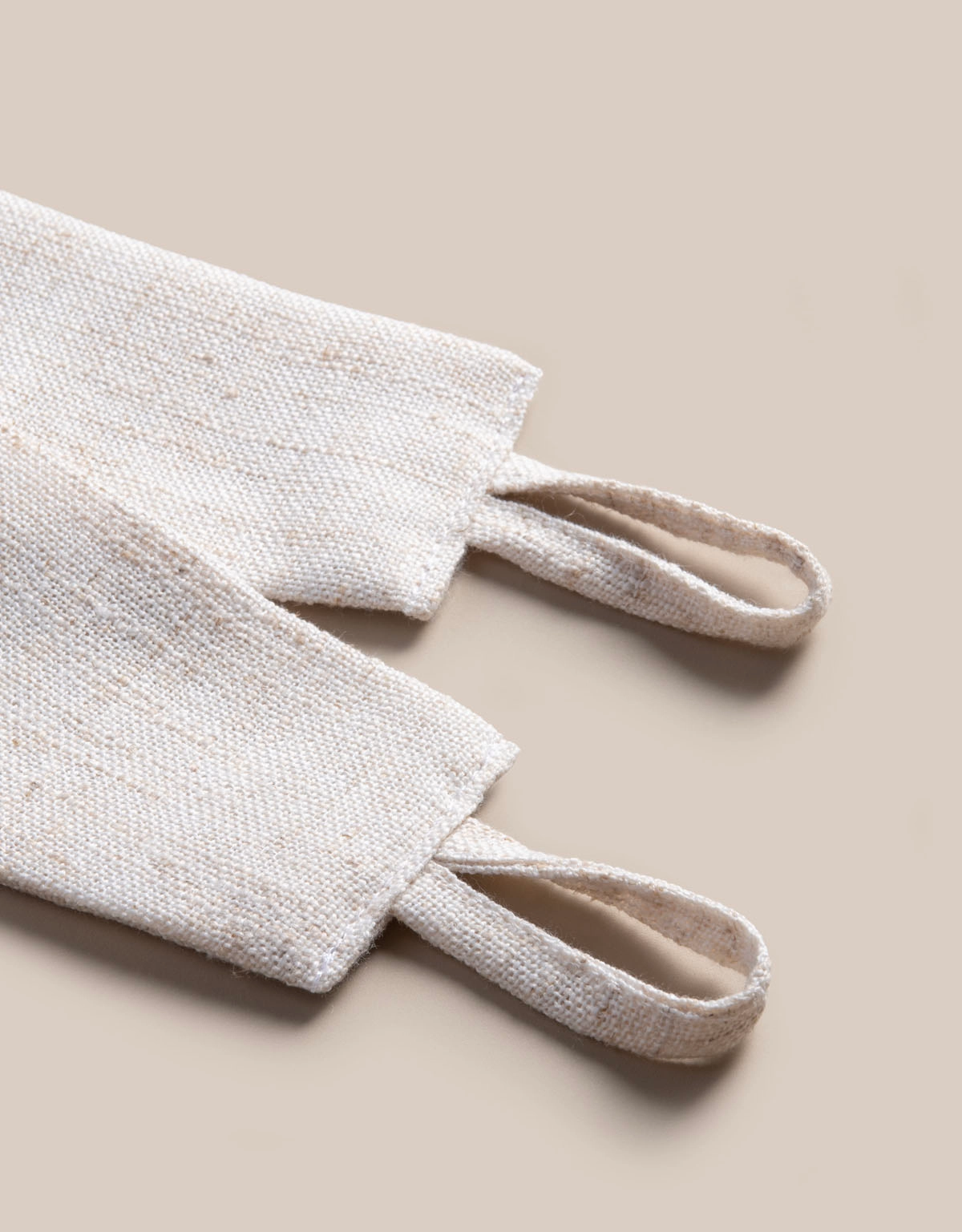 Beiget gardinomtag i tyg