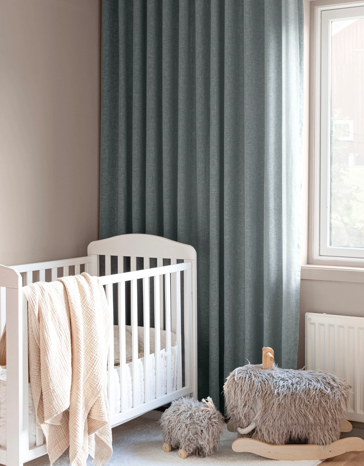 Gardin Saga i blått i barnrum