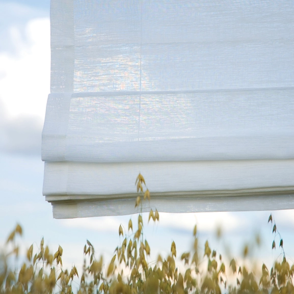 Avskärmande hissgardin med strukturerad väv med lätt skimmer