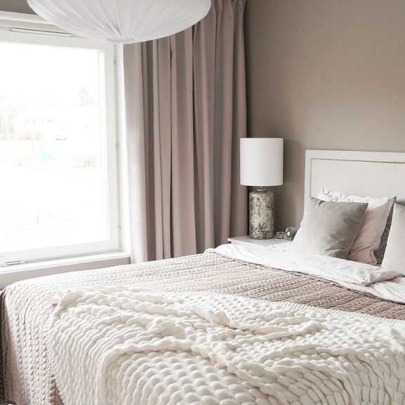 Beige mörkläggningsgardin