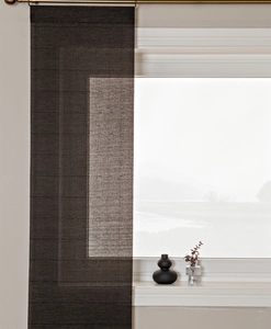 Mörkbrun panelgardin med struktur