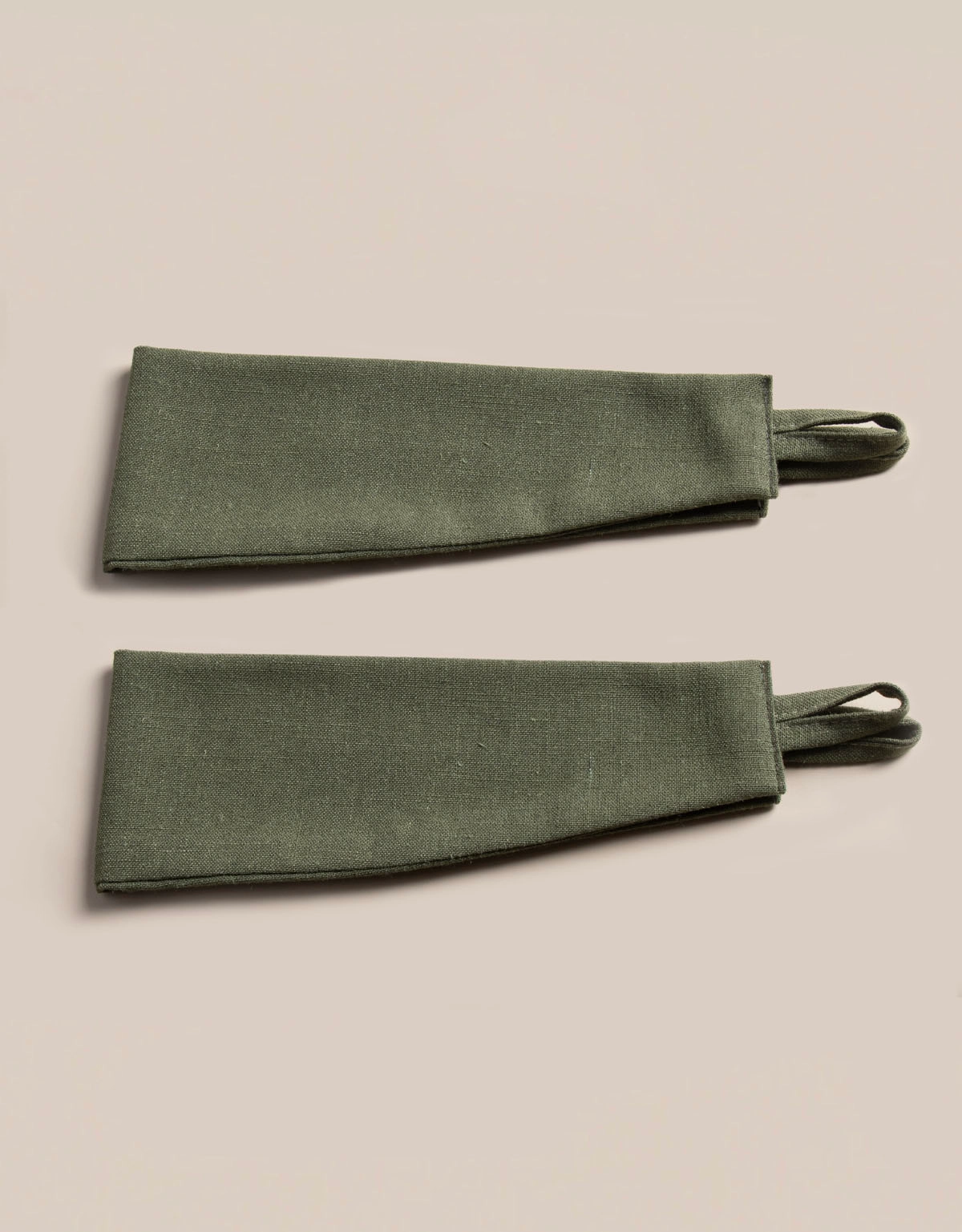 Mörkgrön gardinomtag i tyg