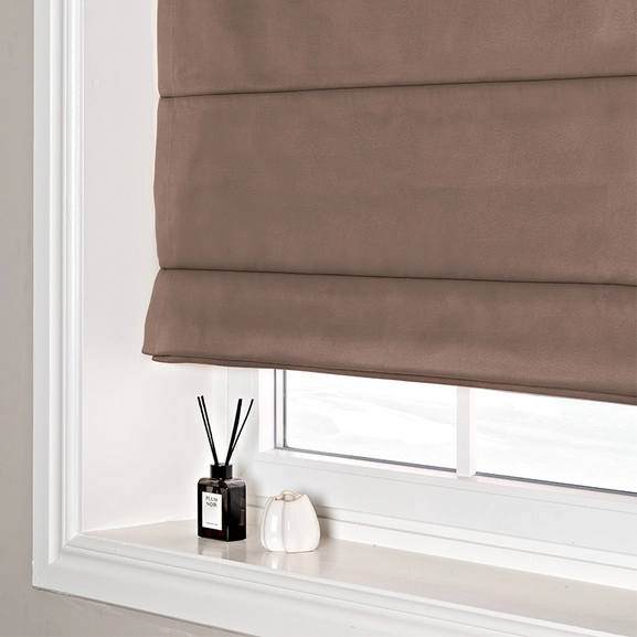 Mörkläggande hissgardin Hawick brun med lina