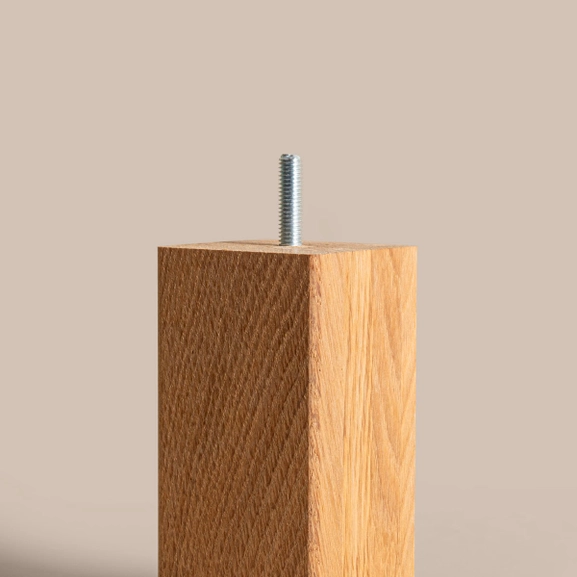 Fyrkantiga sängben i trä