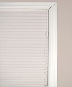 Närbild på plisségardin