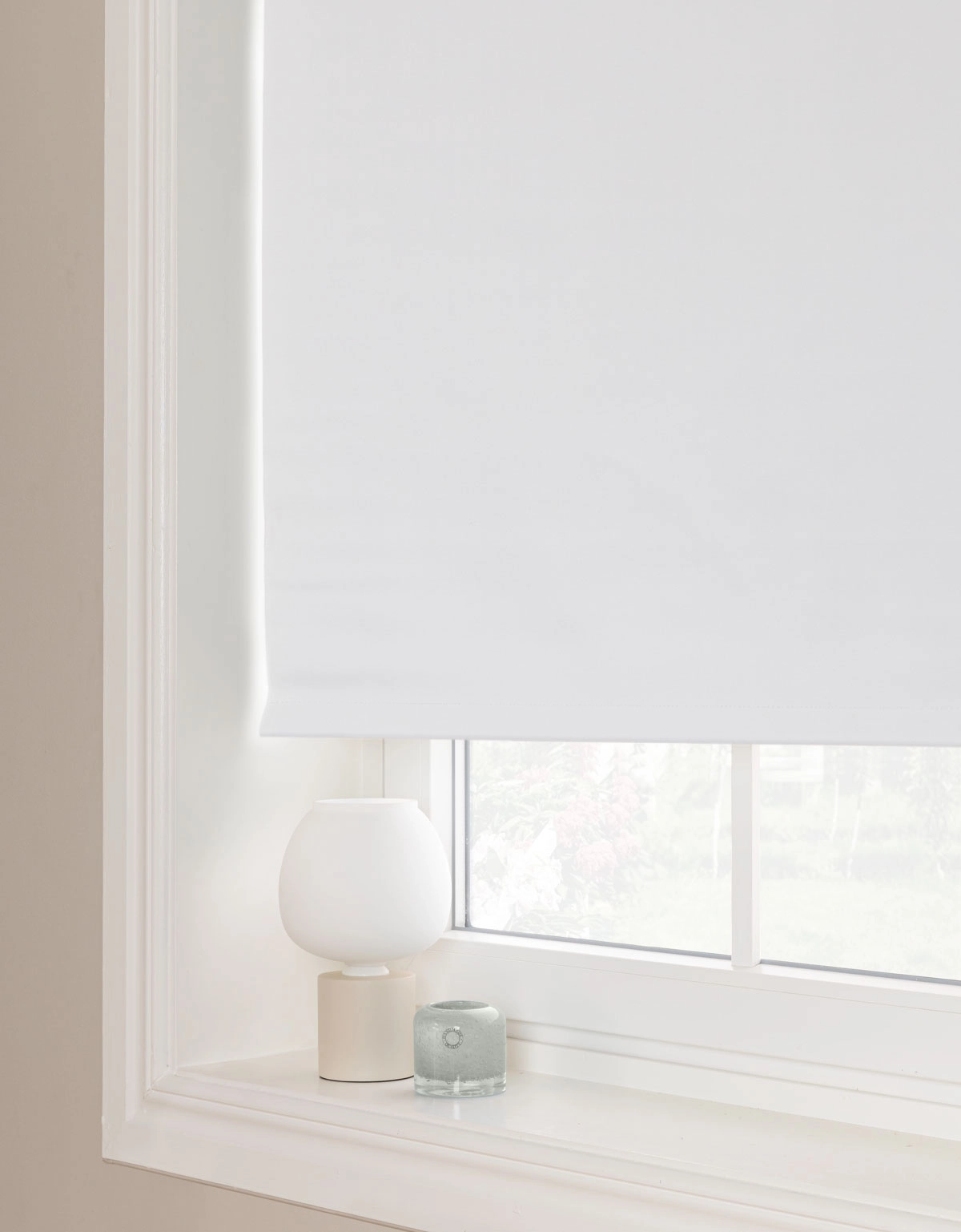 mörkläggande-rullgardin-vit