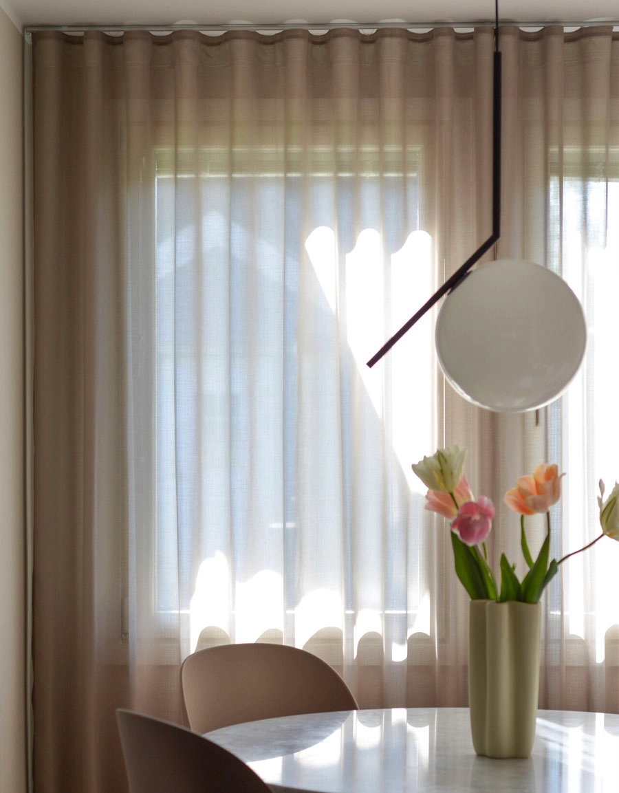 Gardin Viska beige i matrum