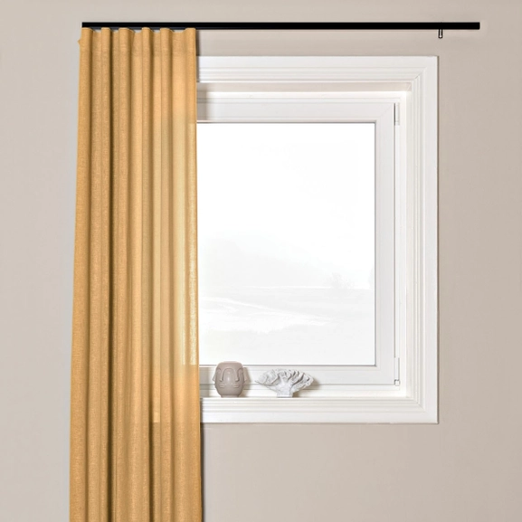 Senapsgul, skir gardin