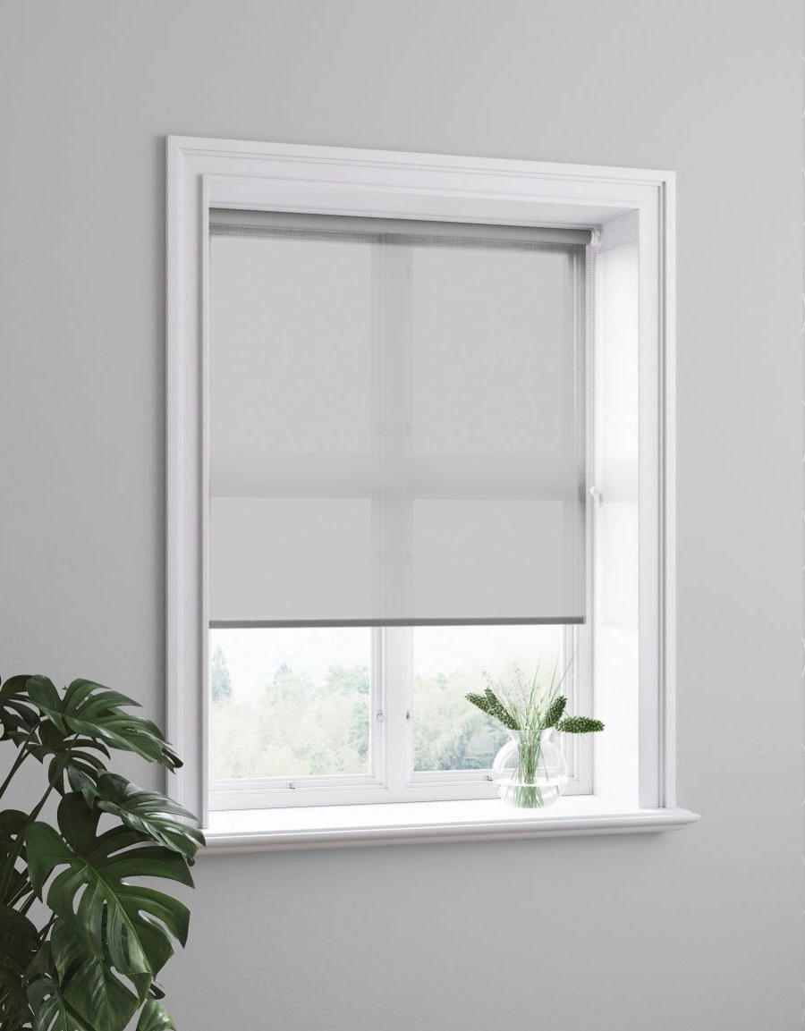 Avskärmande rullgardin med skruvfri montering