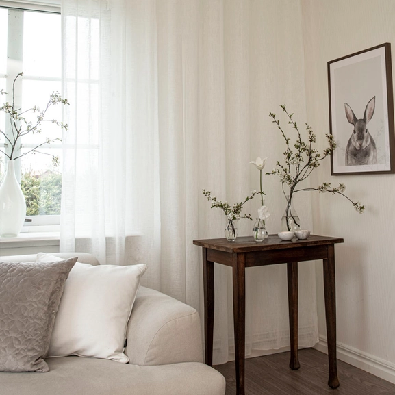 Vit avskärmande gardin