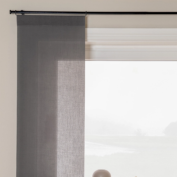 Grå transparent panelgardin