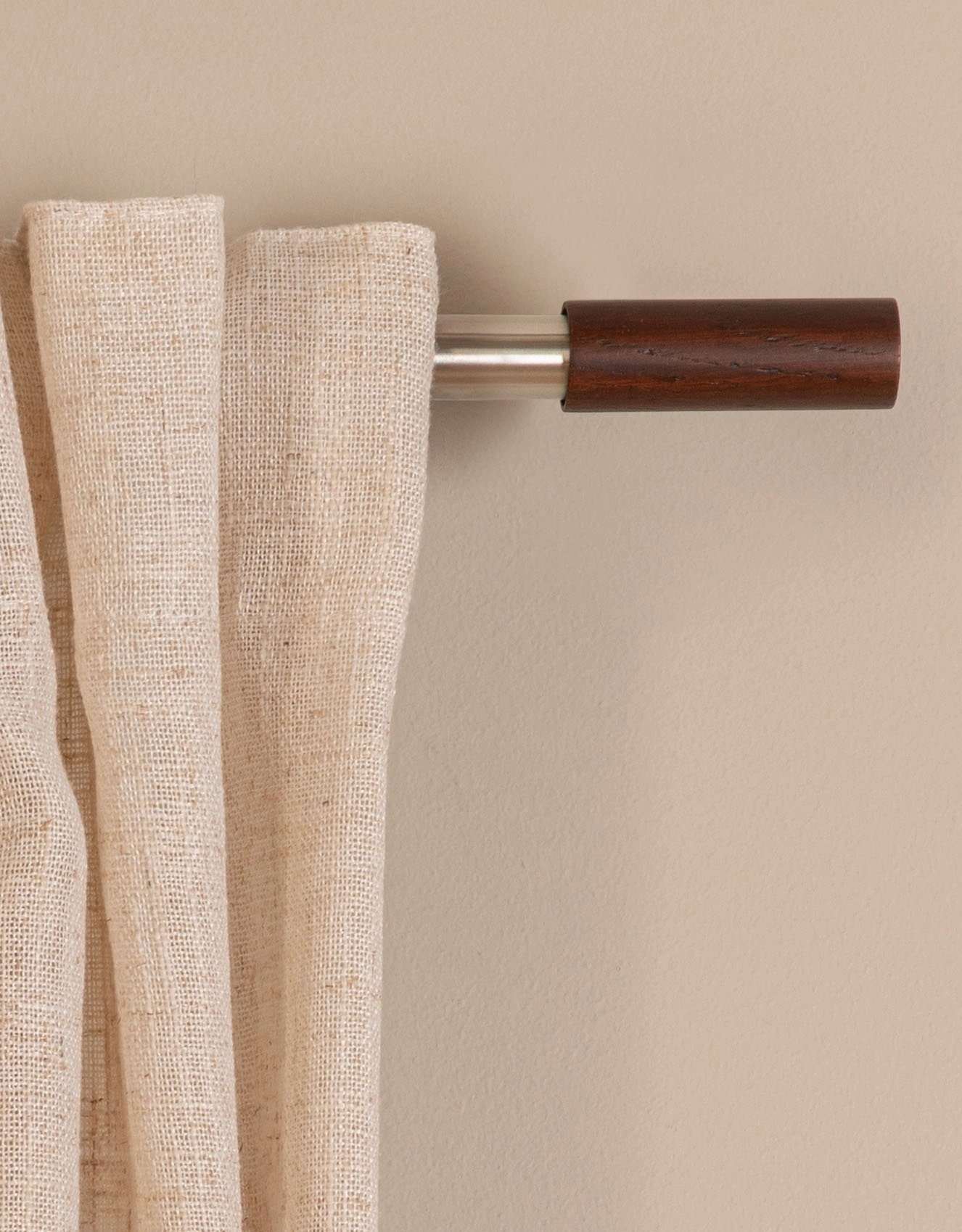 Kaffefärgad ändknopp i trä