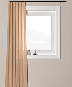 Nougatfärgad, skir gardin