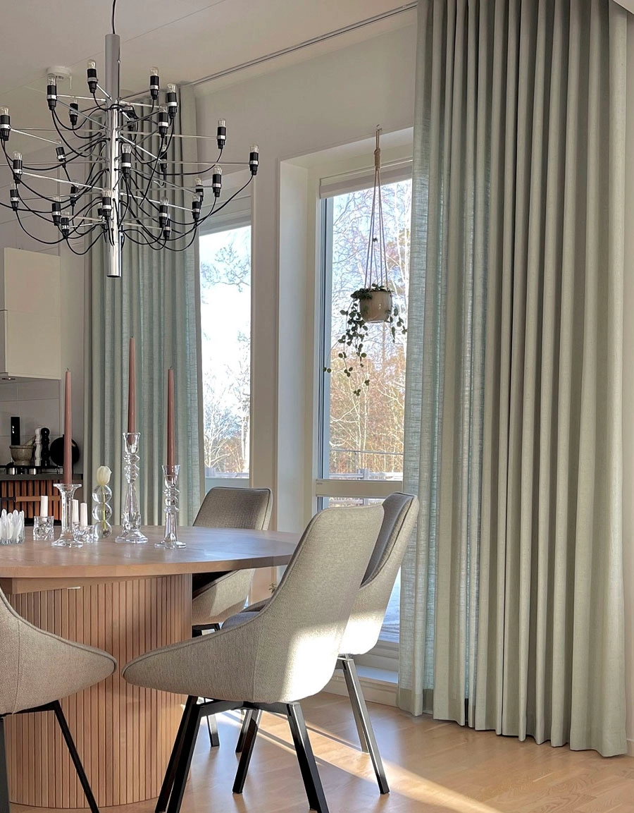 Måttillverkad gardin Lina, ljusturkos