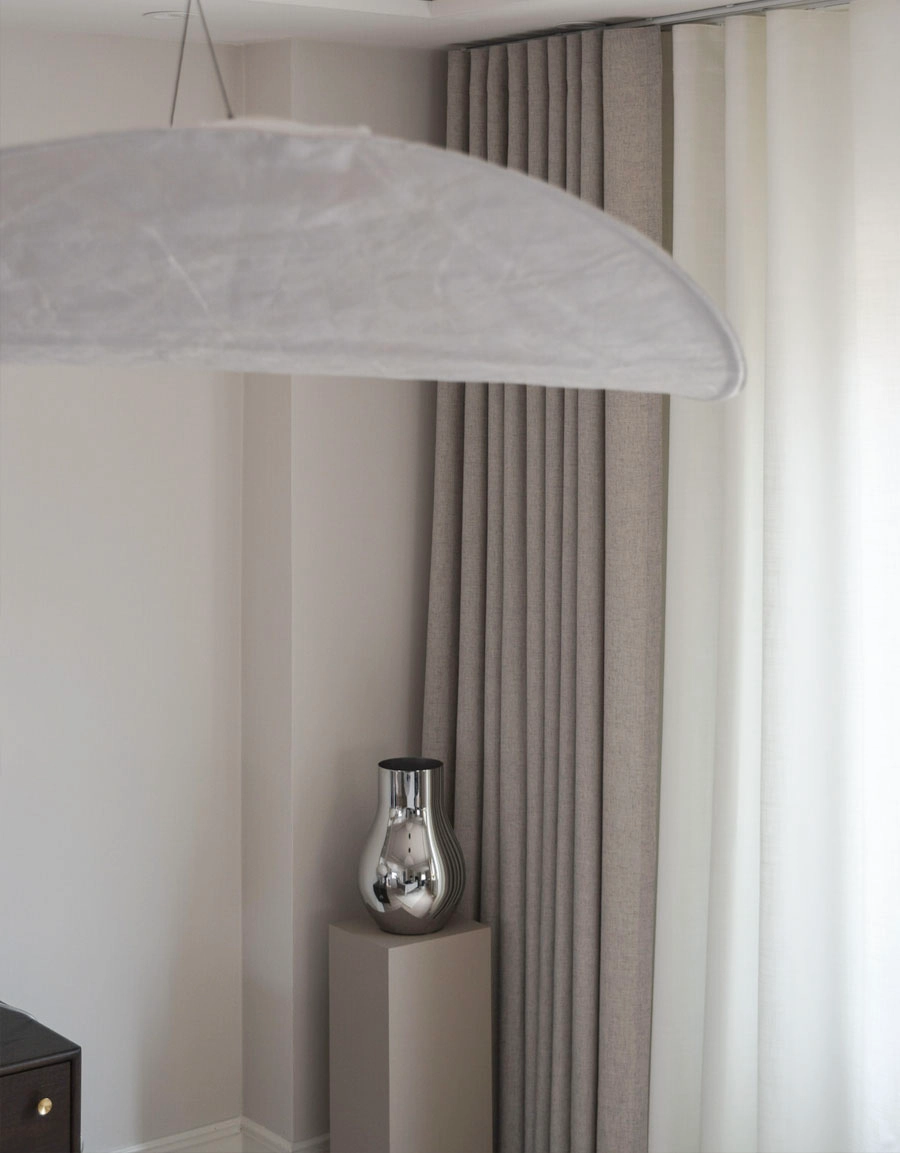 Gråmelerad gardin Lina med waveuppsättning