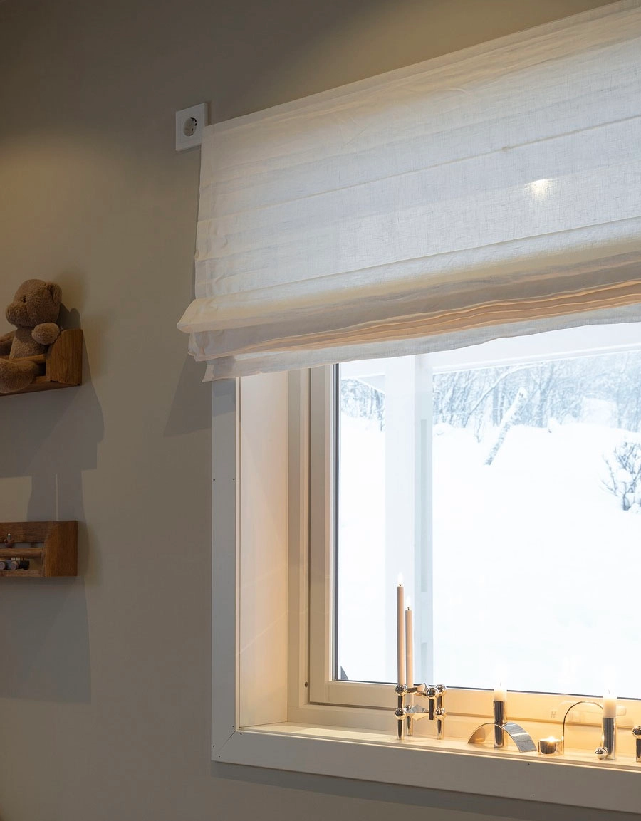 Hissgardin Linnea i vitt