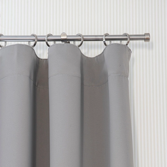 Gardinstång i stål med nätt knopp