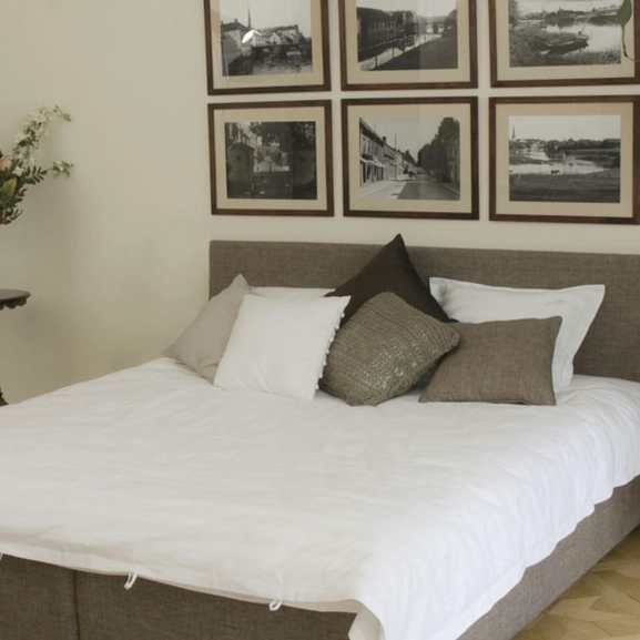 Sänggavel LECTUS SQUARE™ i brunt