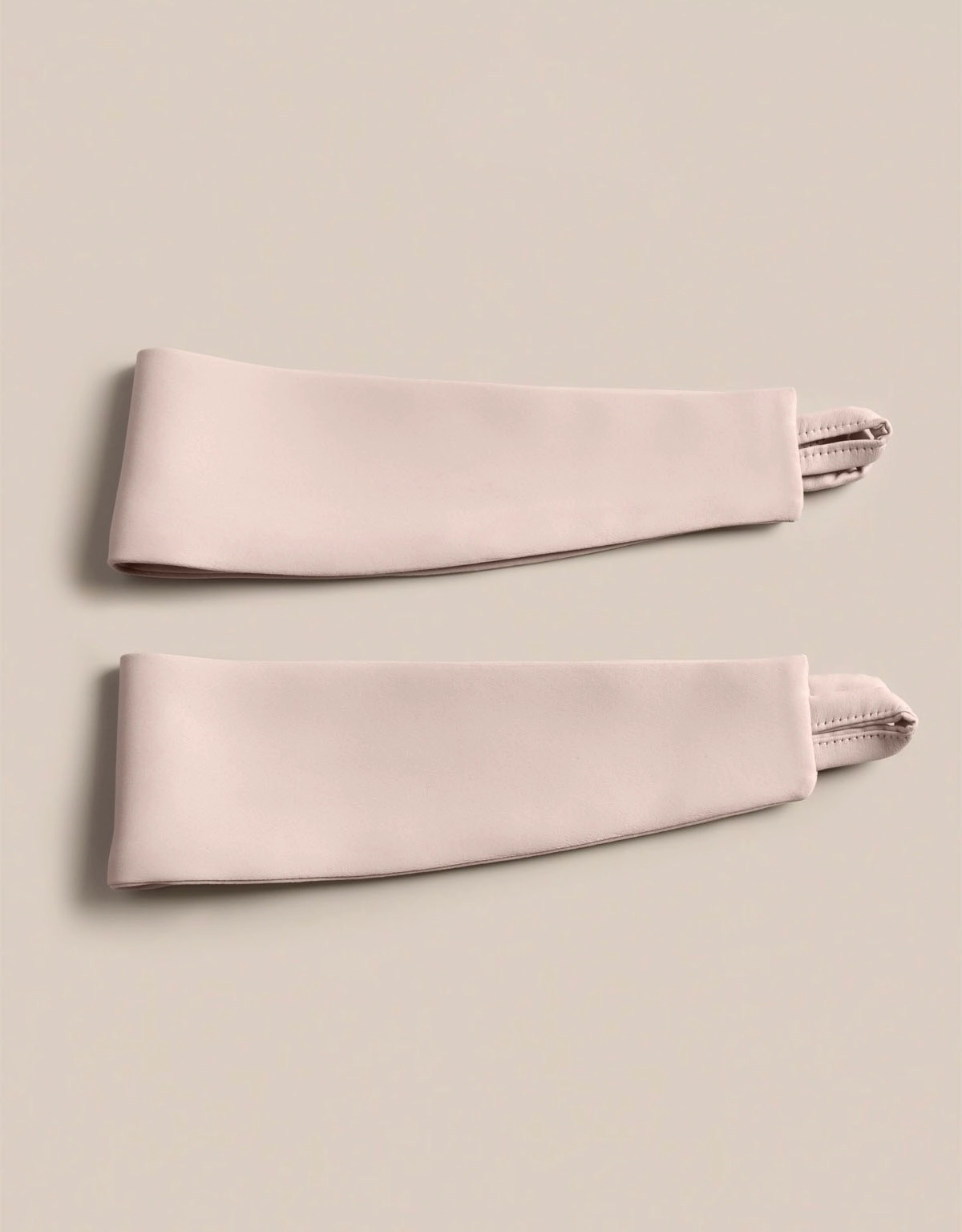 Gardinomtag i beige tyg