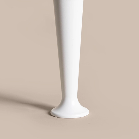 Vita sängben i stilren design