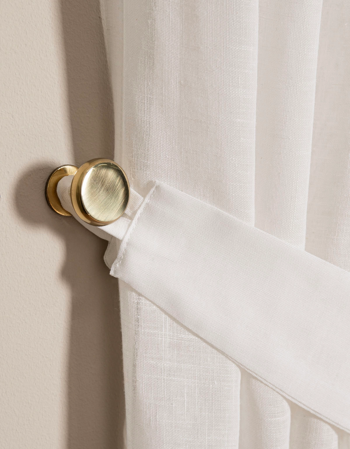 Omtagsfäste i polerad mässing