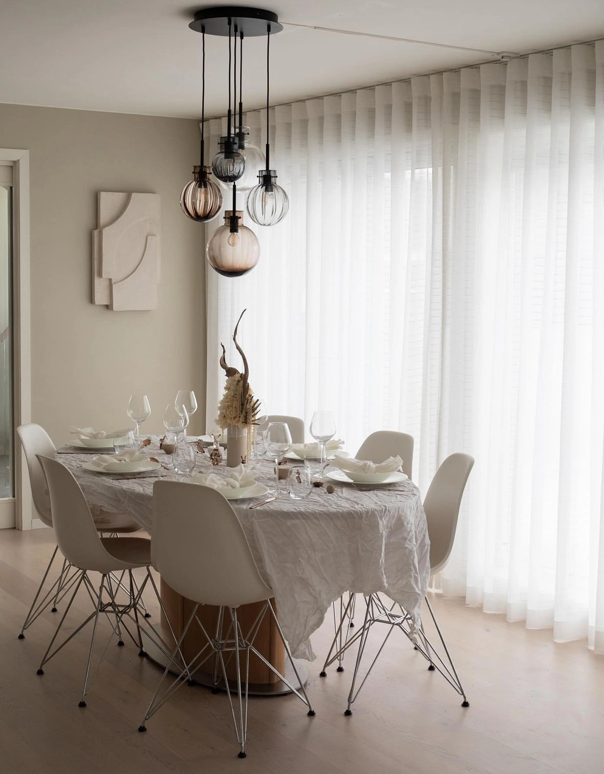 Gardin Minna, vit, med stansat rutmönster