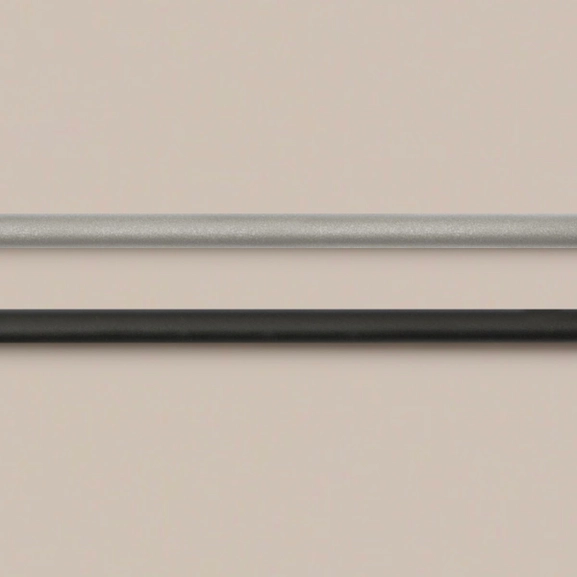 Gardinstång i silver och svart