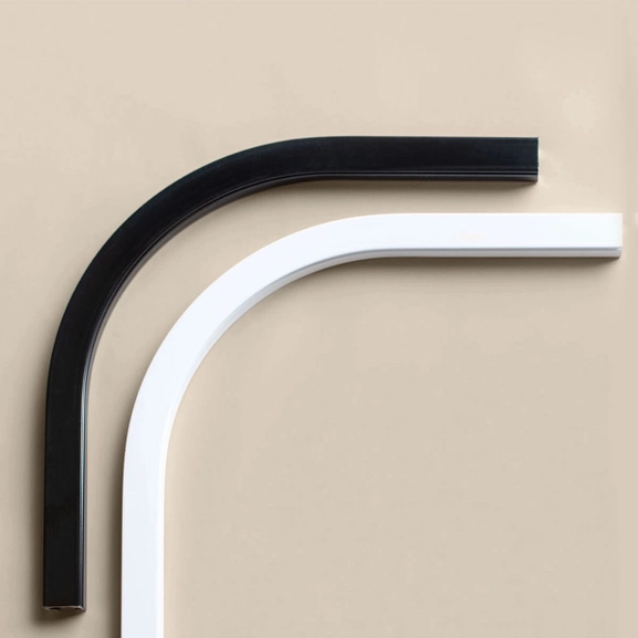 Svart och vit böj till u-skena