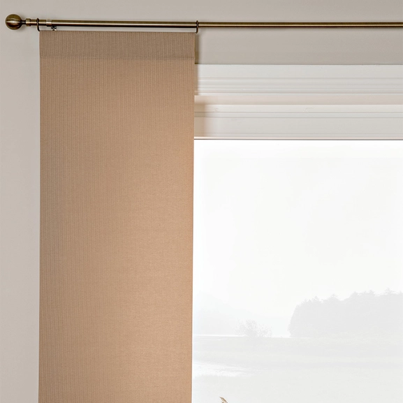 Brun panelgardin med struktur