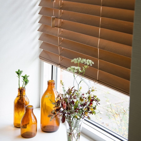 wooden venetian blind cherry 50 mm Hasta