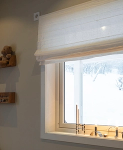 Hissgardin Linnea i vitt