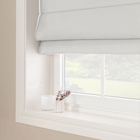 hissgardin-dokie-gråvit