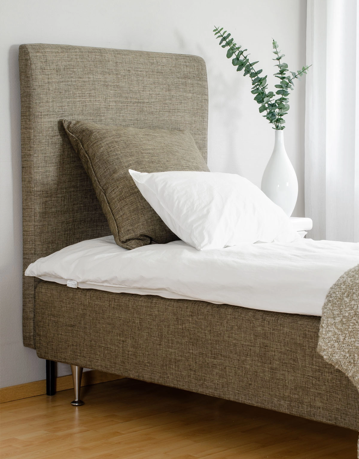 Brun sänggavel till enkelsäng